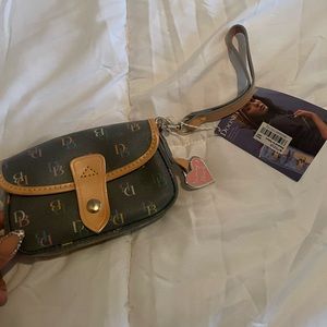 Dooney & bourke wristlet